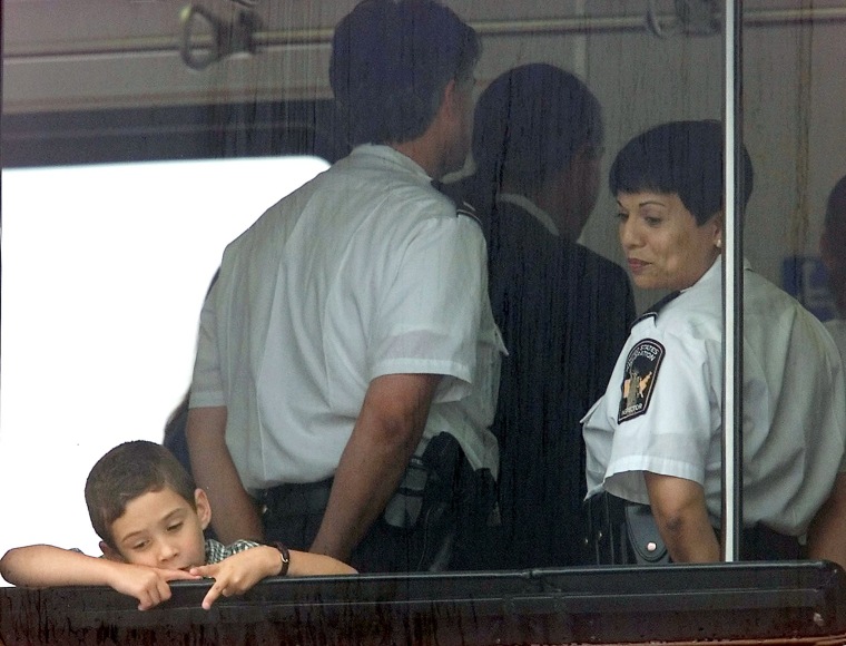 Image: ELIAN IN WINDOW OF MOBILE LOUNGE AT DULLES AIRPORT.